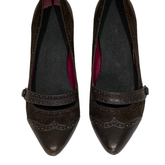 Banana Republic Suede Wing Tip Stiletto’s - Picture 3 of 6